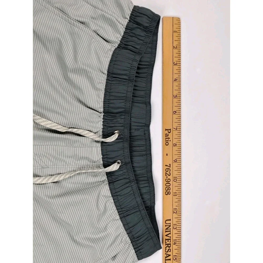 Vuori Kore Lined Shorts Men’s Large Gray Striped 7” Inseam Athletic